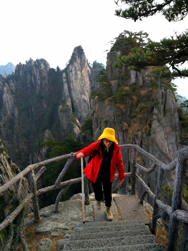 Hiking Mount Huangshan