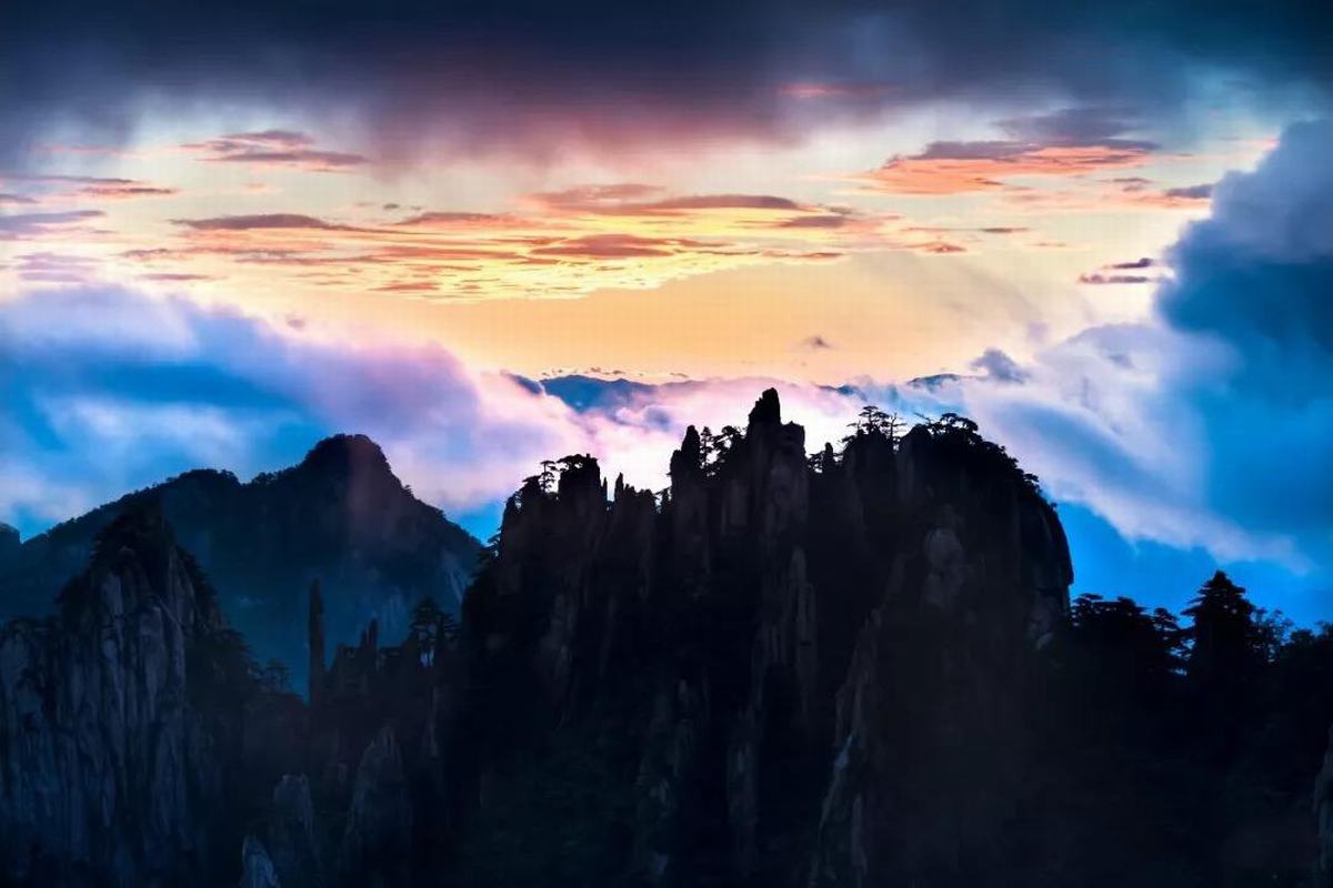 Huangshan Mountain at Dusk