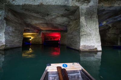 Huashan Mountain Mysterious Grottoes