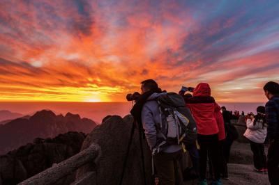 Sunset Huangshan Mountain