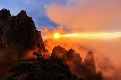 Sunset in Yellow Mountain